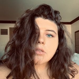 Meet your Posher, Amalia